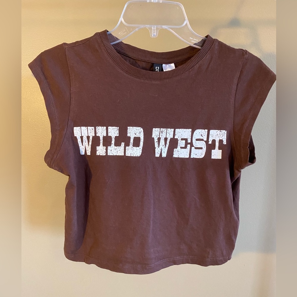 Cropped graphic tee